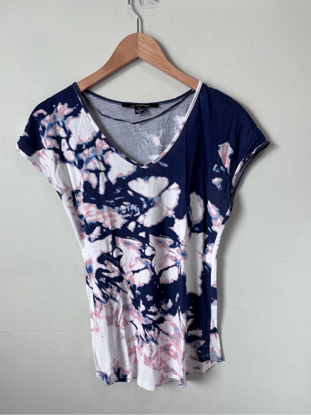 Le Château Abstract Watercolor V-Neck Top | Blue & Pink | Size Small